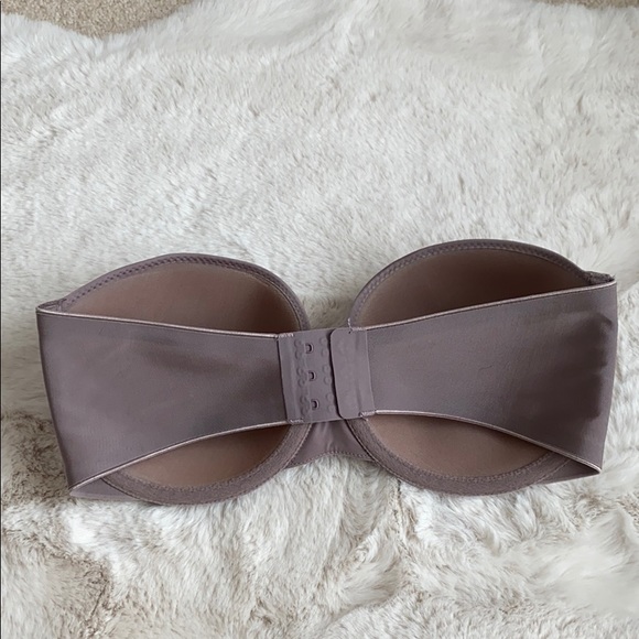 New Victoria’s Secret lined strapless bra in 32DD - Picture 2 of 4